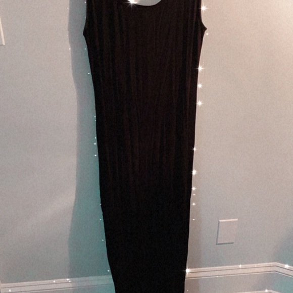 Dresses - Picture 14 of 16